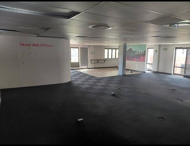 330M² OFFICE TO LET IN MAGALIESSIG